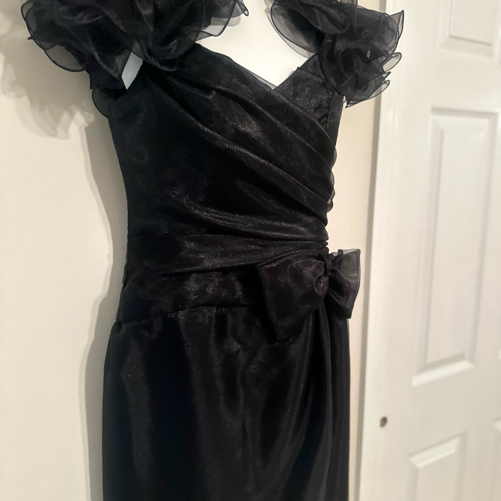 Elegant Black Ruffled Prom Dress